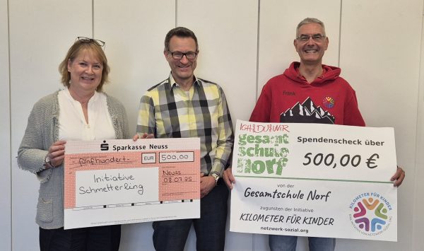 Spendencheck-Übergabe